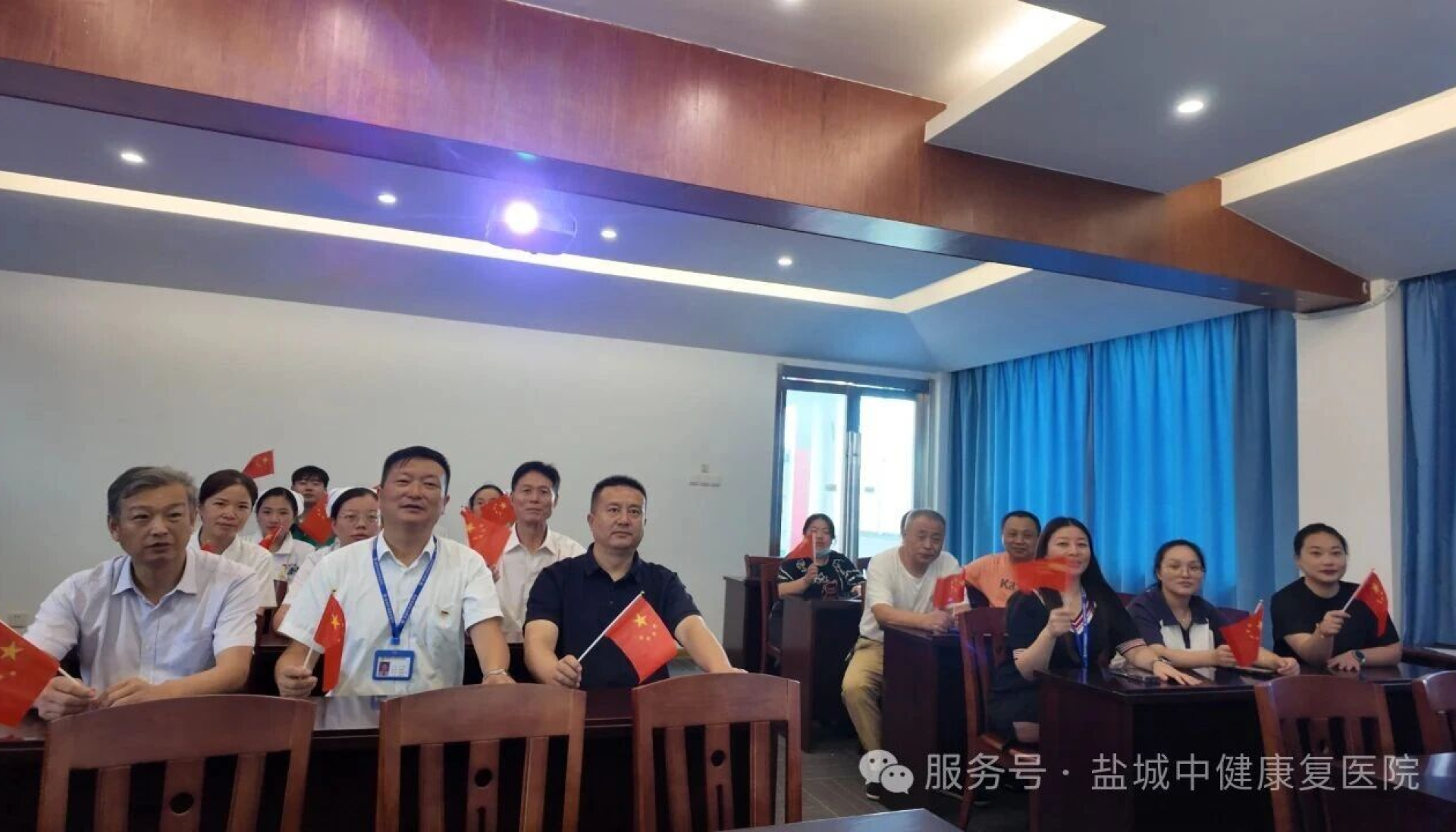 我院组织全体员工、患者及家属共同观看抗战胜利80周年阅兵盛况 - 盐城