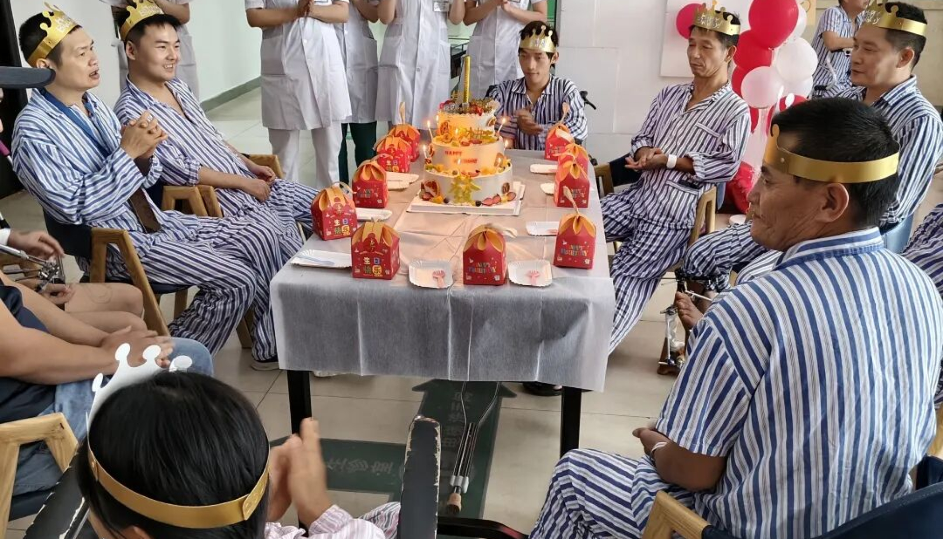 暖意满一楼！正康骨科医院为患者举办集体生日会，温情暖人心 - 正康