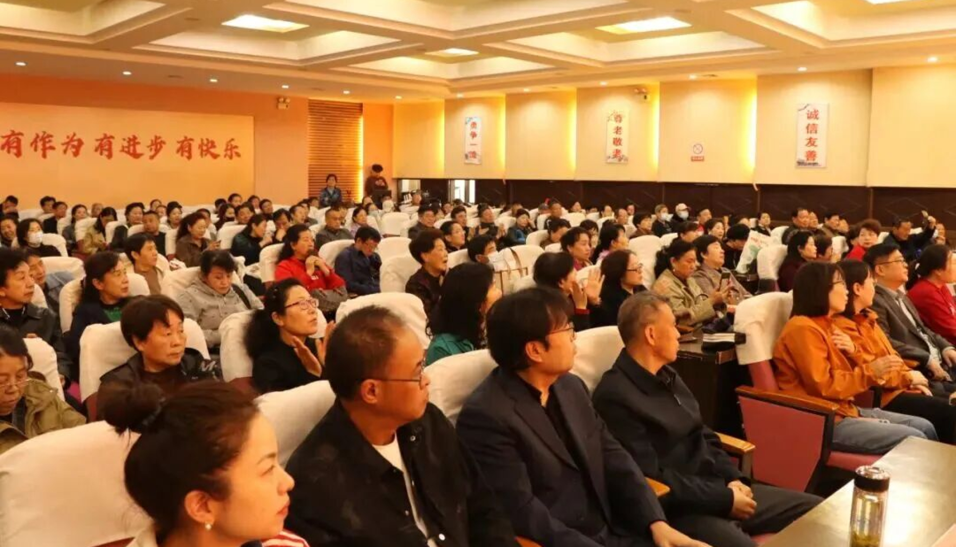  淮北中健淮旅康养中心总经理马超率工作人员赴淮北市老年大学参加康养服务供需对接交流会 - 淮北